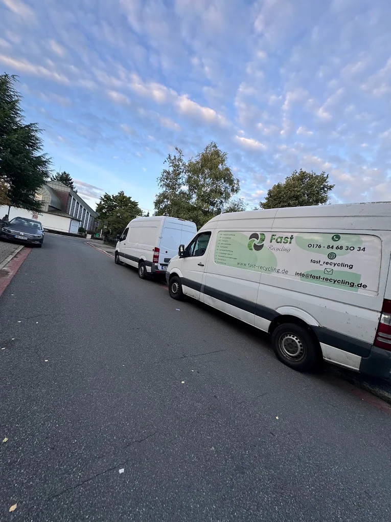 Transporter von Fast Recycling bei einer Gewerbeentrümpelung